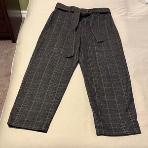 Aritzia Black Plaid Capris